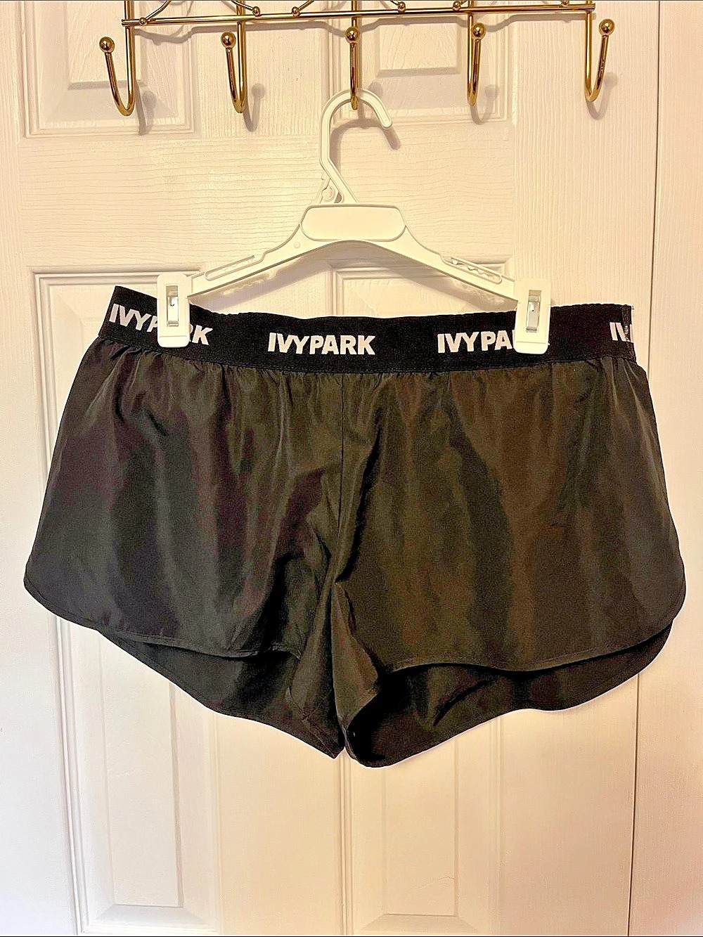 Ivy Park Athletic Shorts in Black Size Large Like New